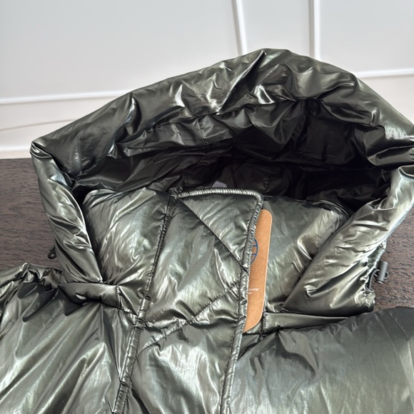 GAP  Metallic Gray Puffer Jacket - Picture 5 of 5